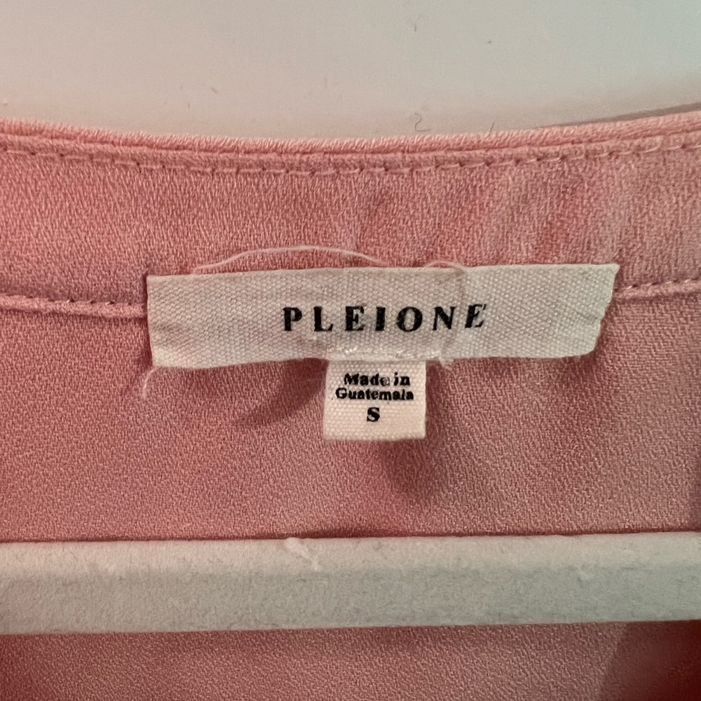 Button down deep v top - Picture 2 of 3